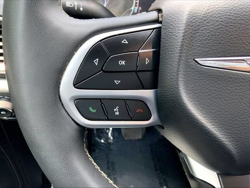 Used 2025 Chrysler Pacifica Select FWD image 17