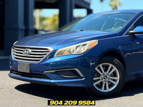 Used 2017 Hyundai Sonata SE FWD image 2