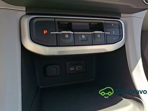 Certified 2023 GMC Acadia SLT w/ Technology Package FWD image 16