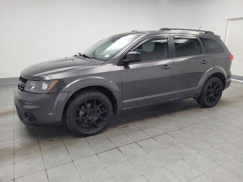 Used 2017 Dodge Journey SXT w/ Blacktop Package FWD image 2