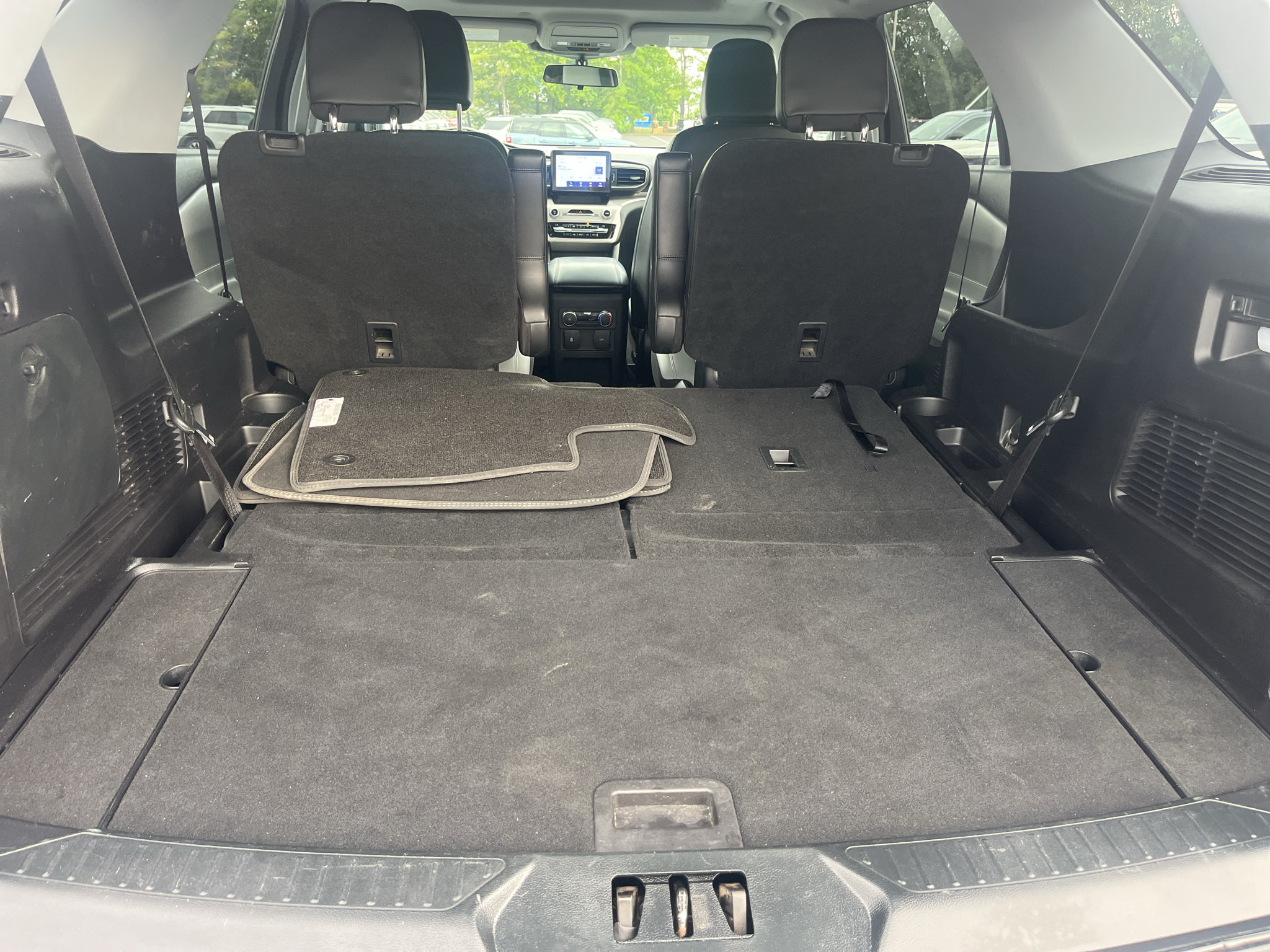 Used 2021 Ford Explorer XLT w/ Equipment Group 202A AWD/4WD image 7