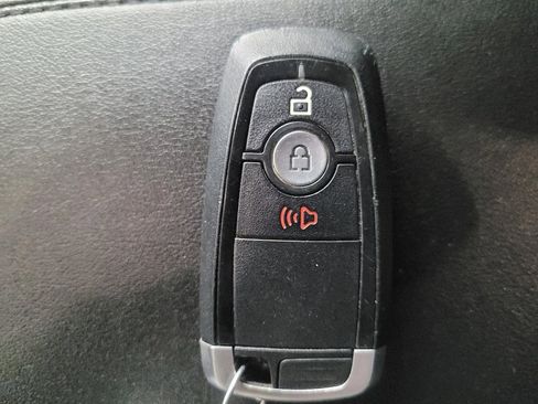 Used 2019 Ford Edge SE w/ SE Fleet Driver's Package FWD image 32