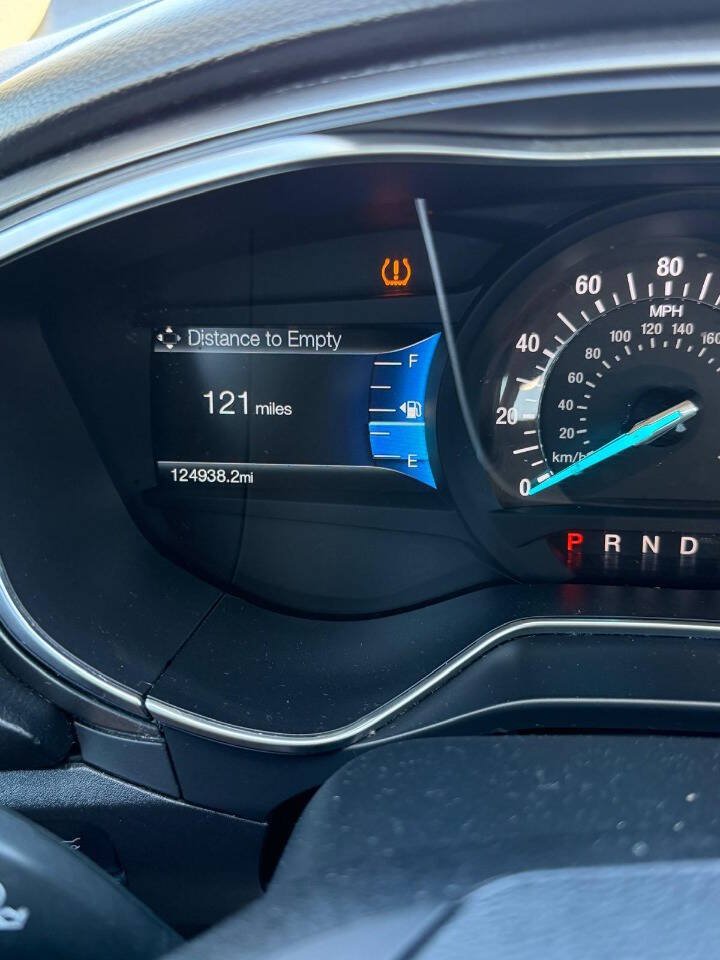 Used 2017 Ford Fusion SE w/ Equipment Group 201A FWD image 47