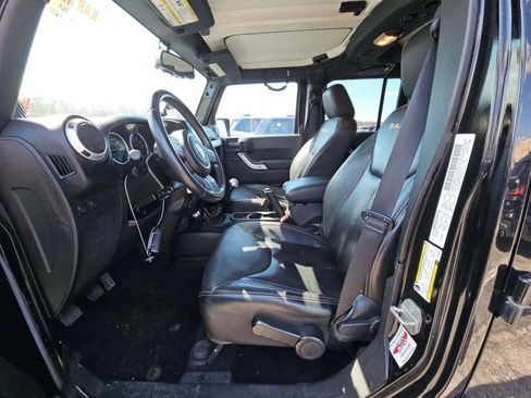 Used 2014 Jeep Wrangler Unlimited Sahara w/ Dual Top Group AWD/4WD image 5