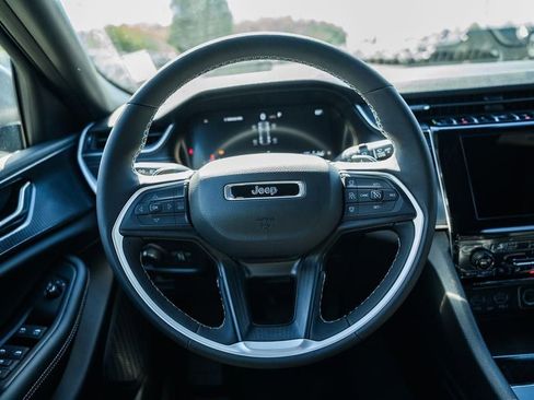 New 2025 Jeep Grand Cherokee Laredo X w/ Luxury Tech Group I image 27