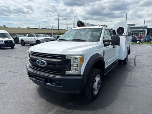 Used 2017 Ford F550 2WD Crew Cab Super Duty image 4