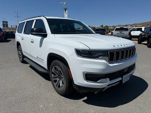 Certified 2023 Jeep Wagoneer L Series II AWD/4WD image 4