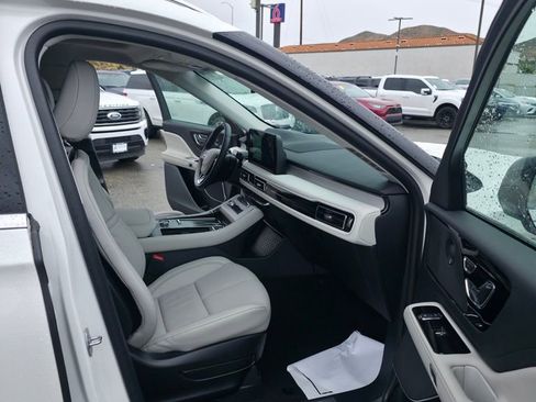 Used 2025 Lincoln Aviator Reserve image 12