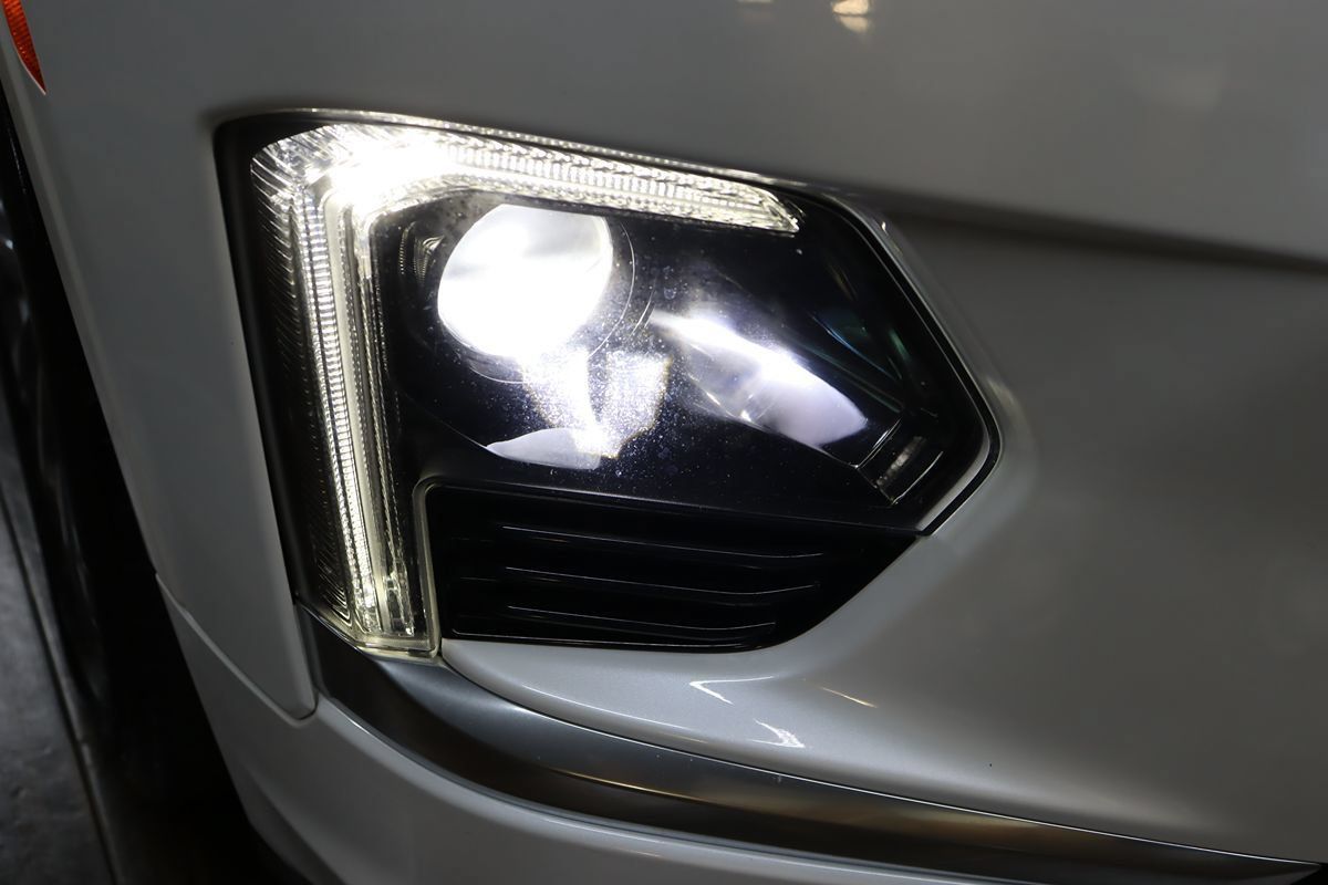 Used 2023 Chevrolet Traverse Premier FWD image 12