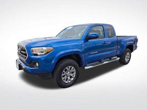Used 2017 Toyota Tacoma SR5 w/ Tow Package image 8