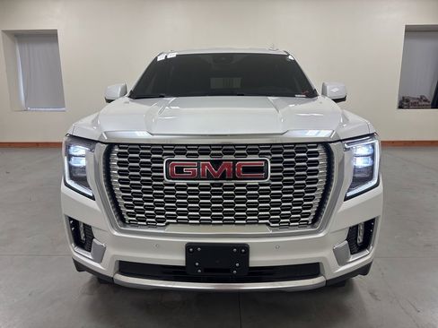 Used 2023 GMC Yukon XL Denali image 3
