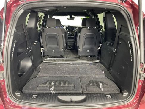 Used 2021 Chrysler Pacifica Touring w/ S Appearance Package FWD image 11