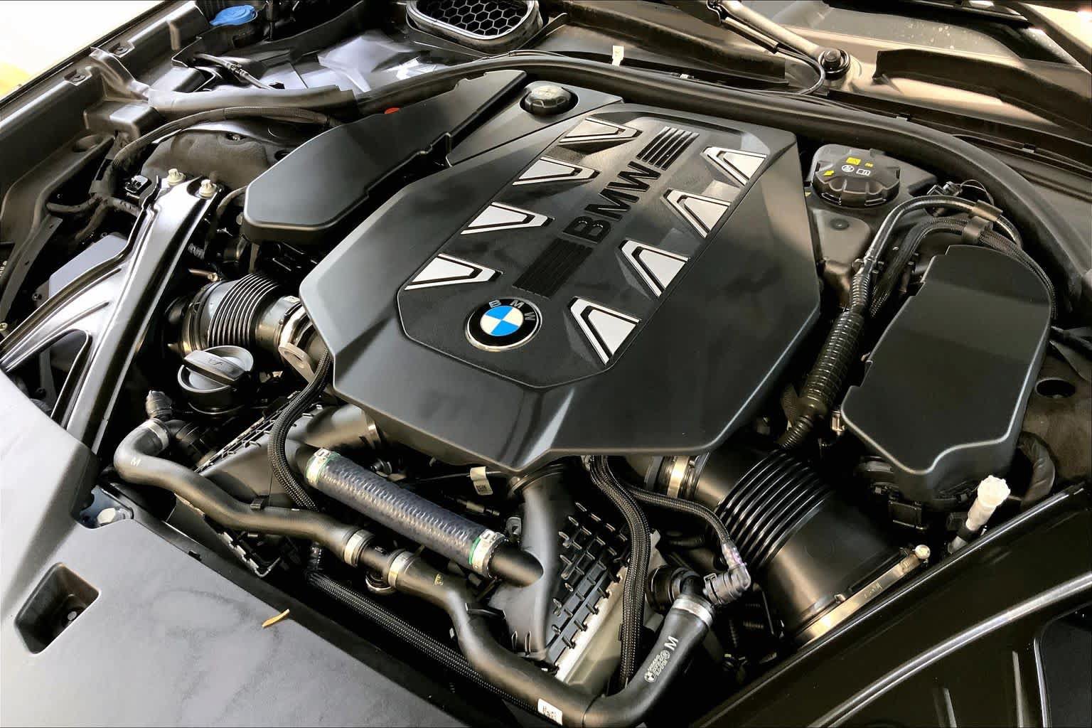 Used 2023 BMW 760i xDrive w/ Luxury Rear Seating Package AWD/4WD image 31