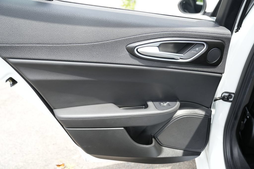 Used 2017 Alfa Romeo Giulia AWD image 26