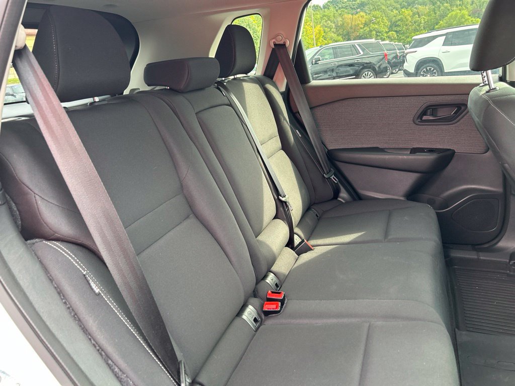 Used 2023 Nissan Rogue S AWD/4WD image 32