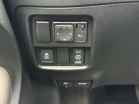 Used 2012 Nissan Juke S image 17