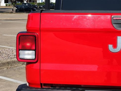 Used 2023 Jeep Gladiator Overland w/ Popular Equipment Package image 7