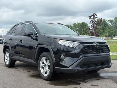 Used 2019 Toyota RAV4 XLE w/ Carpet Mat Package AWD/4WD image 1
