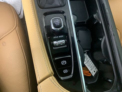 Used 2018 Volvo XC90 T6 Momentum w/ Convenience Package AWD/4WD image 17