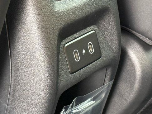 New 2025 Hyundai Venue Limited image 11