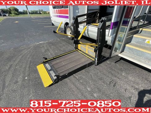 Used 2014 Chevrolet Express 4500 4500 2dr Commercial/Cutaway/Ch w/ Shuttle Bus Package image 2