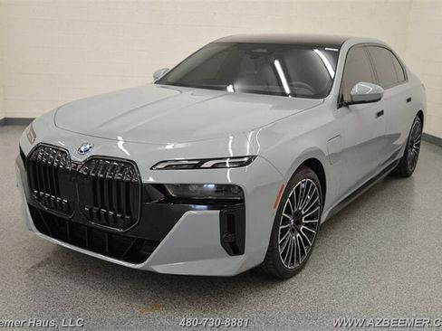 Used 2025 BMW 750e xDrive w/ Premium Package AWD/4WD image 2