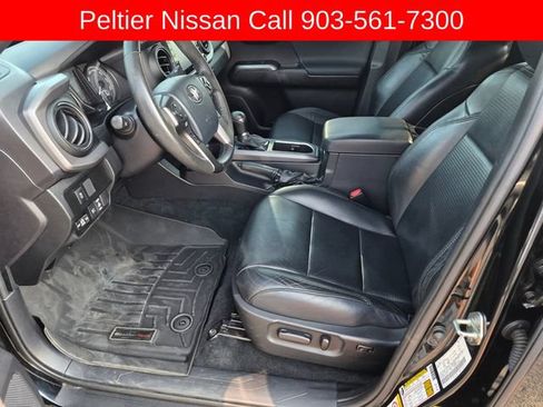 Used 2020 Toyota Tacoma TRD Off-Road w/ TRD Premium Off Road Package AWD/4WD image 19