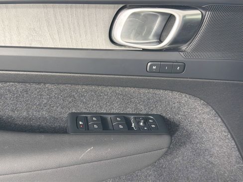 Certified 2025 Volvo XC40 B5 Core image 18