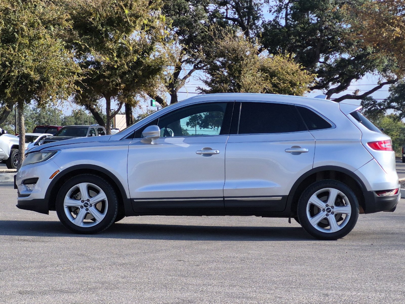 Used 2016 Lincoln MKC Premiere FWD image 2