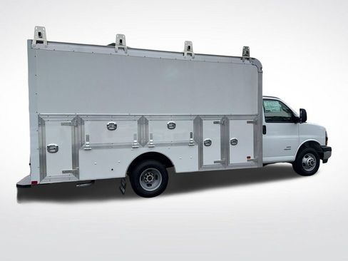 New 2026 GMC Savana 4500 w/ Power Convenience Package RWD image 6