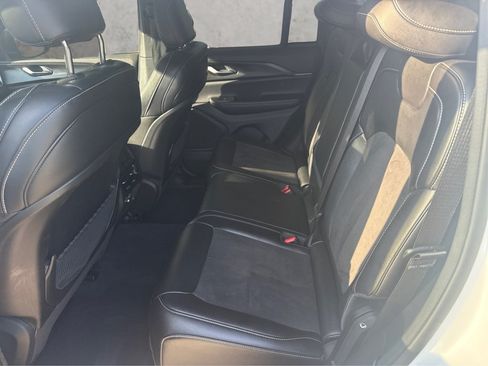 Used 2024 Jeep Grand Cherokee Altitude AWD/4WD image 12
