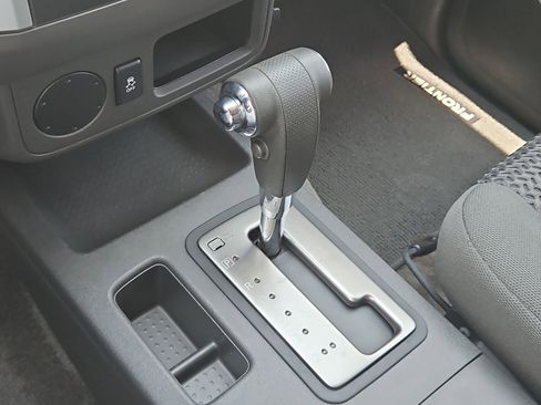 Used 2016 Nissan Frontier SV image 16