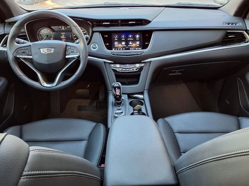 Certified 2024 Cadillac XT6 Luxury image 11