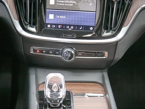 Certified 2024 Volvo V60 B5 Cross Country Ultimate image 29