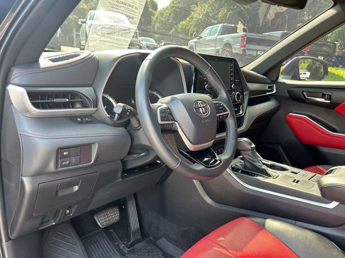 Used 2022 Toyota Highlander XSE FWD image 8