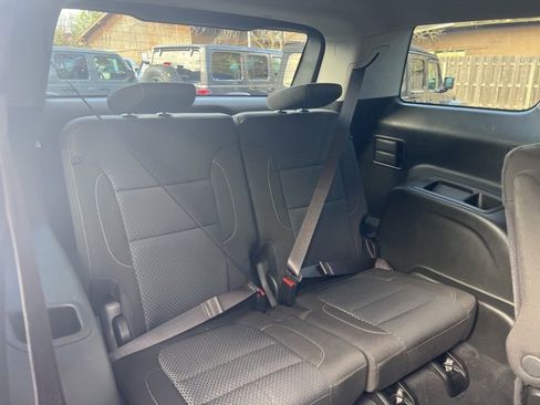 Used 2023 GMC Acadia SLE w/ Driver Convenience Package image 16