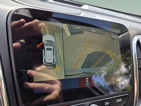 Used 2018 Chevrolet Equinox Premier FWD image 20