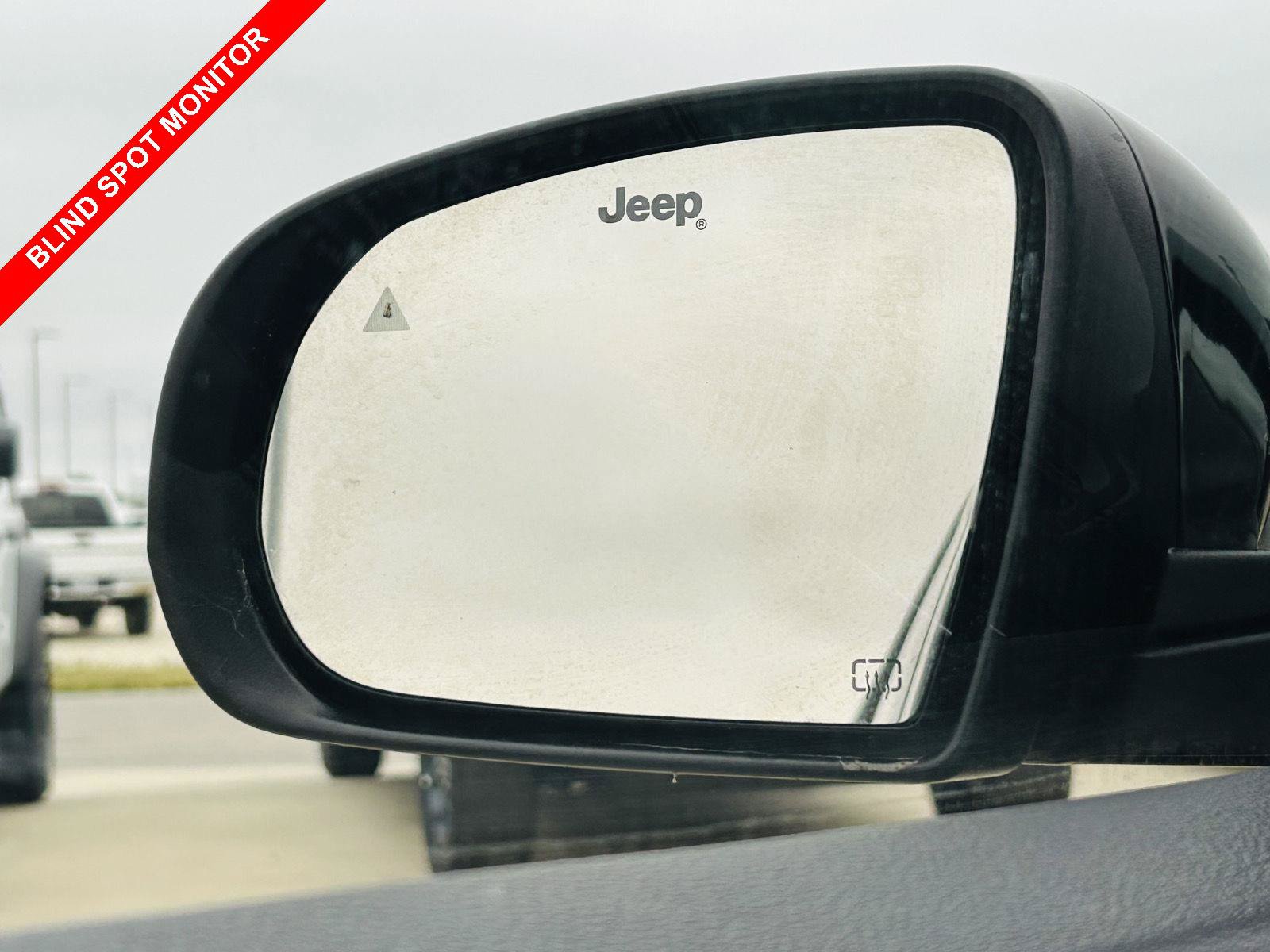 Used 2023 Jeep Compass Latitude w/ Sun and Sound Group AWD/4WD image 8