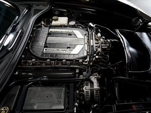 Used 2015 Chevrolet Corvette Z06 w/ 3LZ Preferred Equipment Group RWD image 12