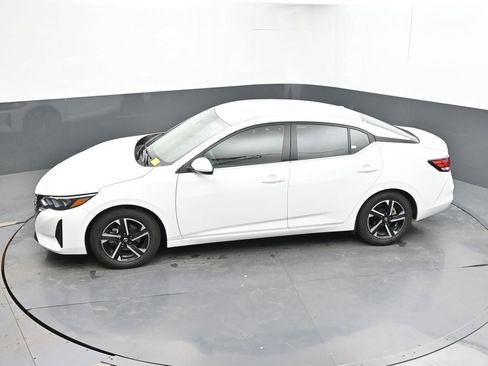 Used 2024 Nissan Sentra SV FWD image 39