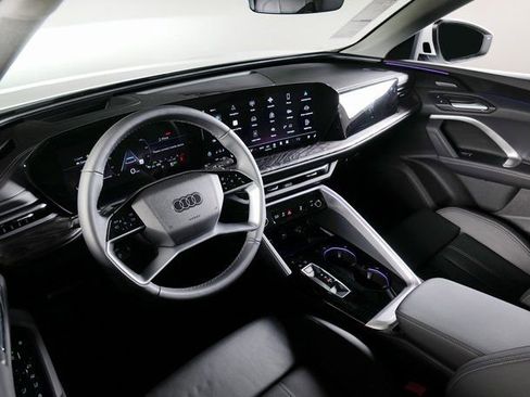 Used 2025 Audi Q5 Premium Plus w/ Premium Plus image 3