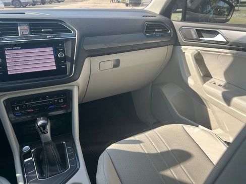 Used 2023 Volkswagen Tiguan SE image 11