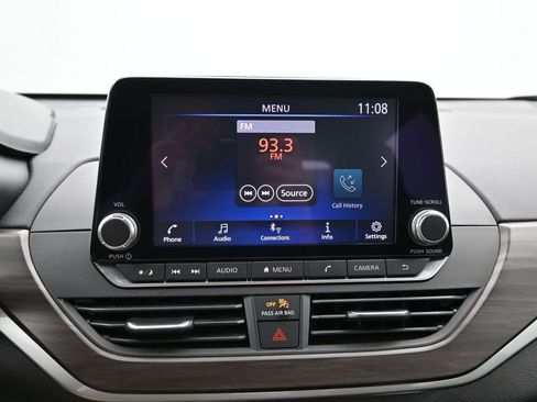 Used 2024 Nissan Altima 2.5 SV FWD image 15