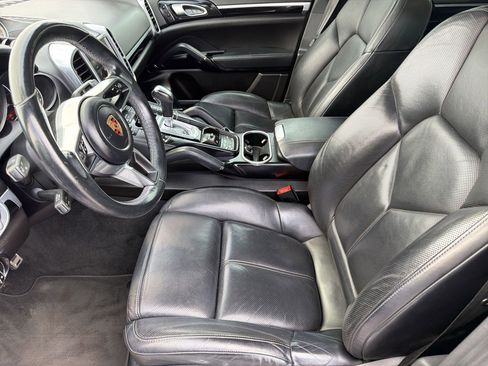 Used 2017 Porsche Cayenne S AWD/4WD image 5