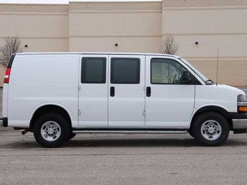 Used 2024 Chevrolet Express 2500 w/ Driver Convenience Package RWD image 8