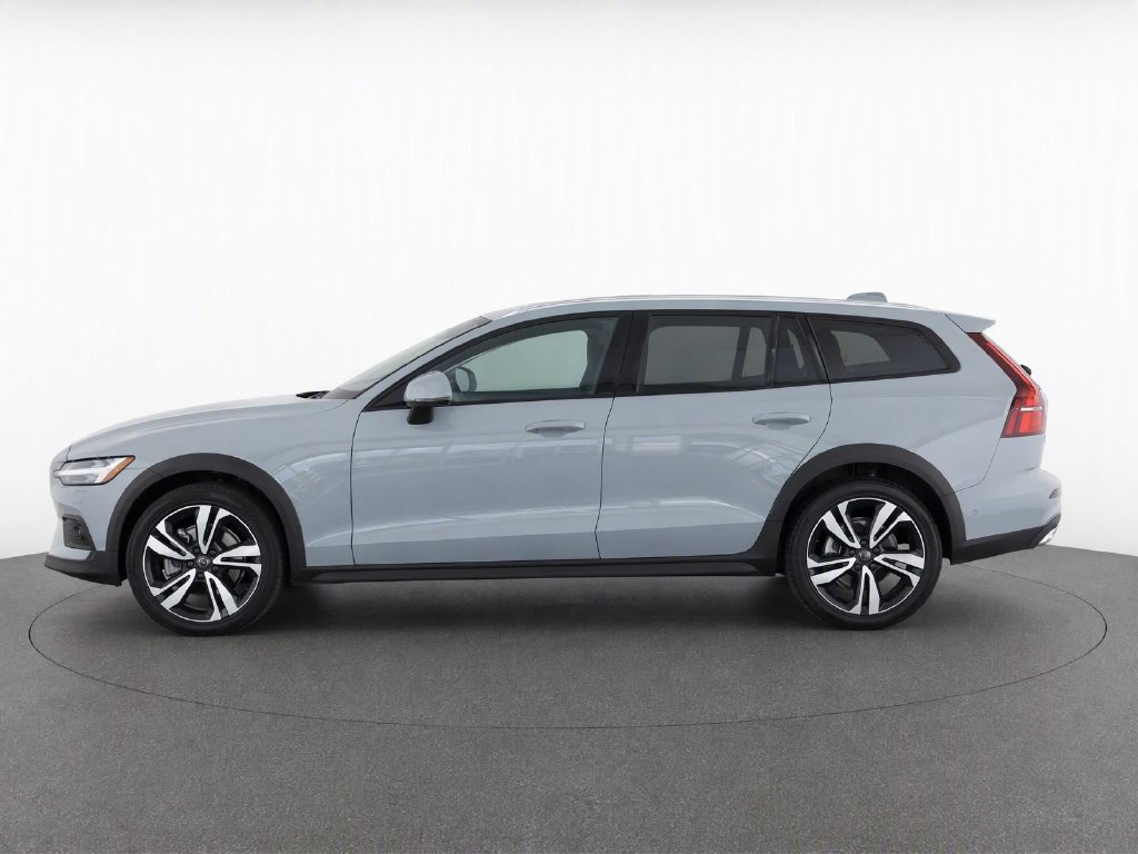 Used 2025 Volvo V60 B5 Cross Country Plus AWD/4WD image 8