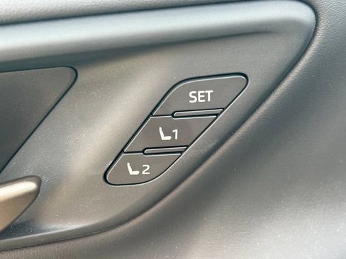 Used 2025 Toyota Crown Platinum AWD/4WD image 24