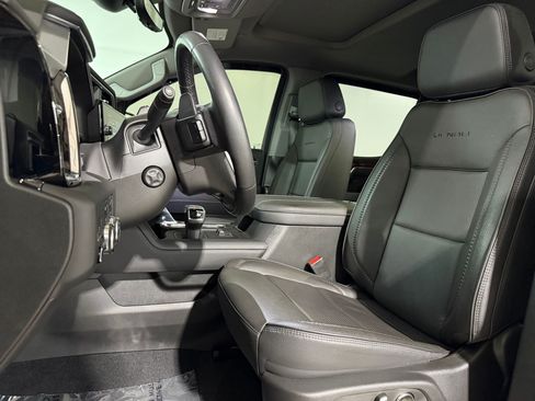 Used 2025 GMC Sierra 1500 Denali AWD/4WD image 5