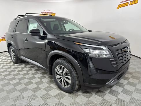 New 2026 Nissan Pathfinder SL image 8