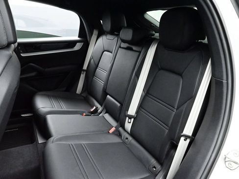 Certified 2025 Porsche Cayenne S AWD/4WD image 14